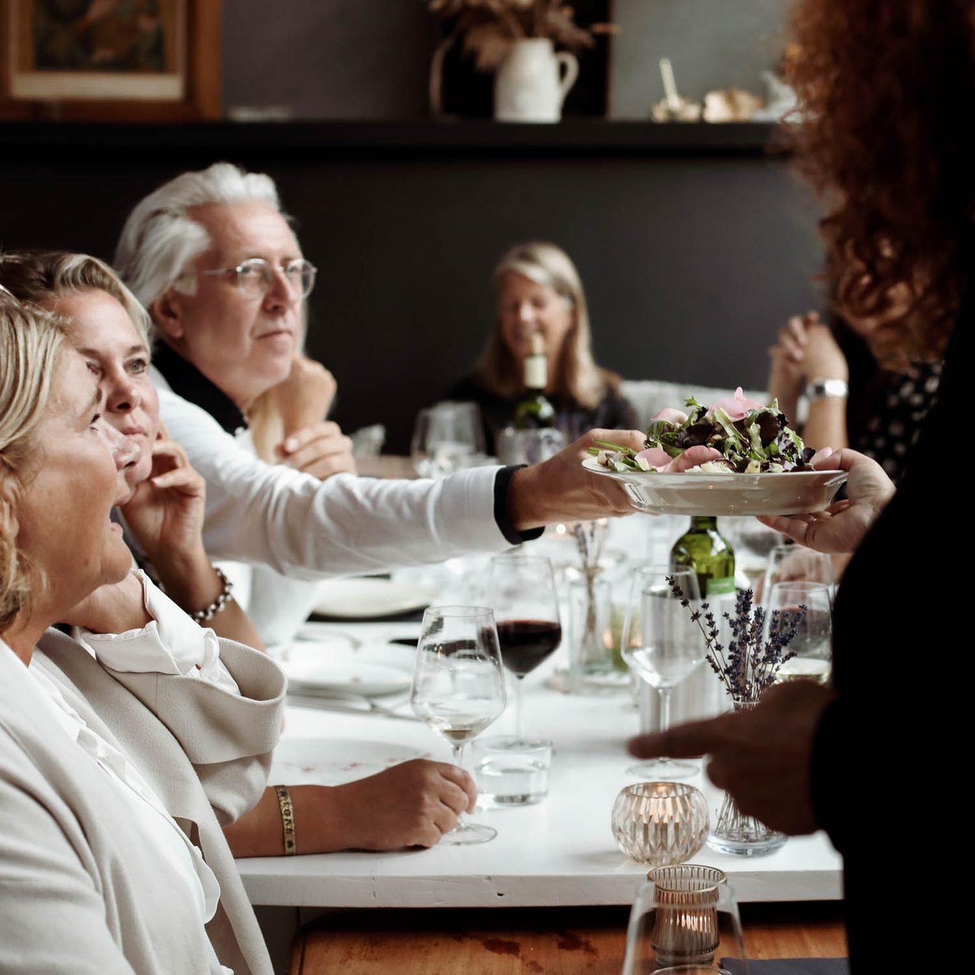 10 Ways to Seat More Guests in a Small Dining Room